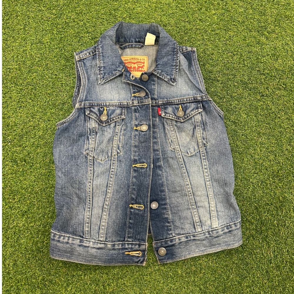 Levis Womens Blue Denim Trucker Vest XS Small Sleeveless Jean Jacket Button Up